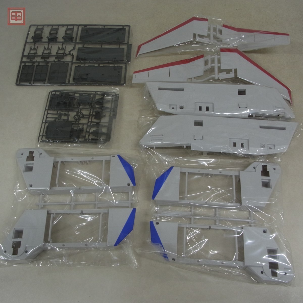 未組立 バンダイ 1/400 ホワイトベース SCV-70 MSデッキ&専用 未組立 バンダイ 1/400 ホワイトベース SCV-70 MSデッキ&専用
