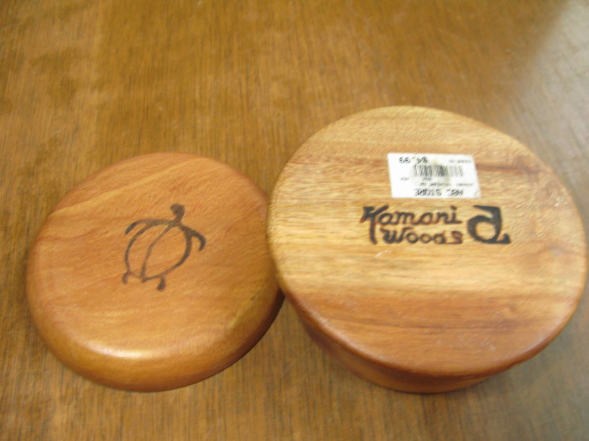 木製　木箱　カマ二ウッドKAMANI WOODS ハワイ　丸型　亀　直径約１０．５cm　ヴィンテージ (s71)_画像3