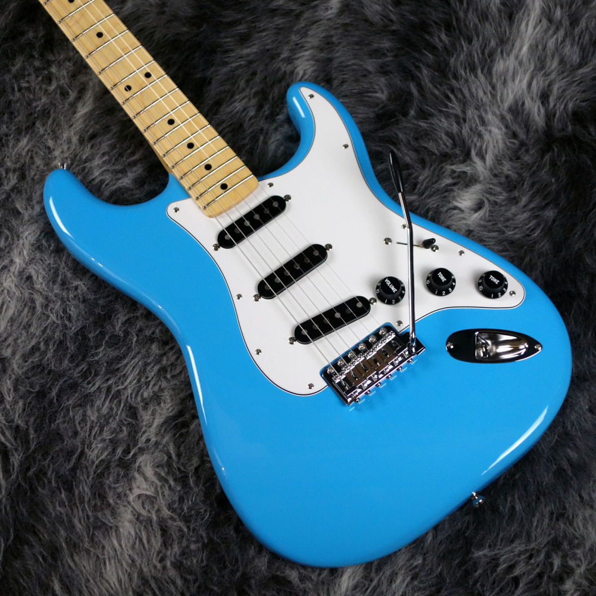 ストラトキャスター Fender Made in Japan Limited International Color Stratocaster Maui Blue