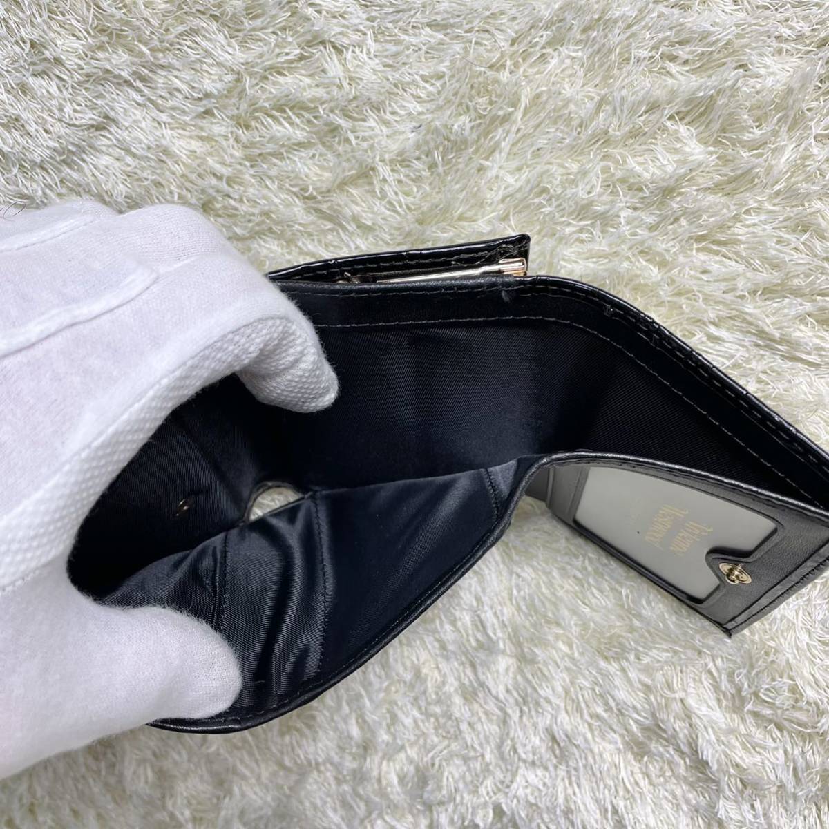 新品・未使用 ヴィヴィアンウエストウッド 折財布 がま口 新品・未使用 ヴィヴィアンウエストウッド 折財布 がま口