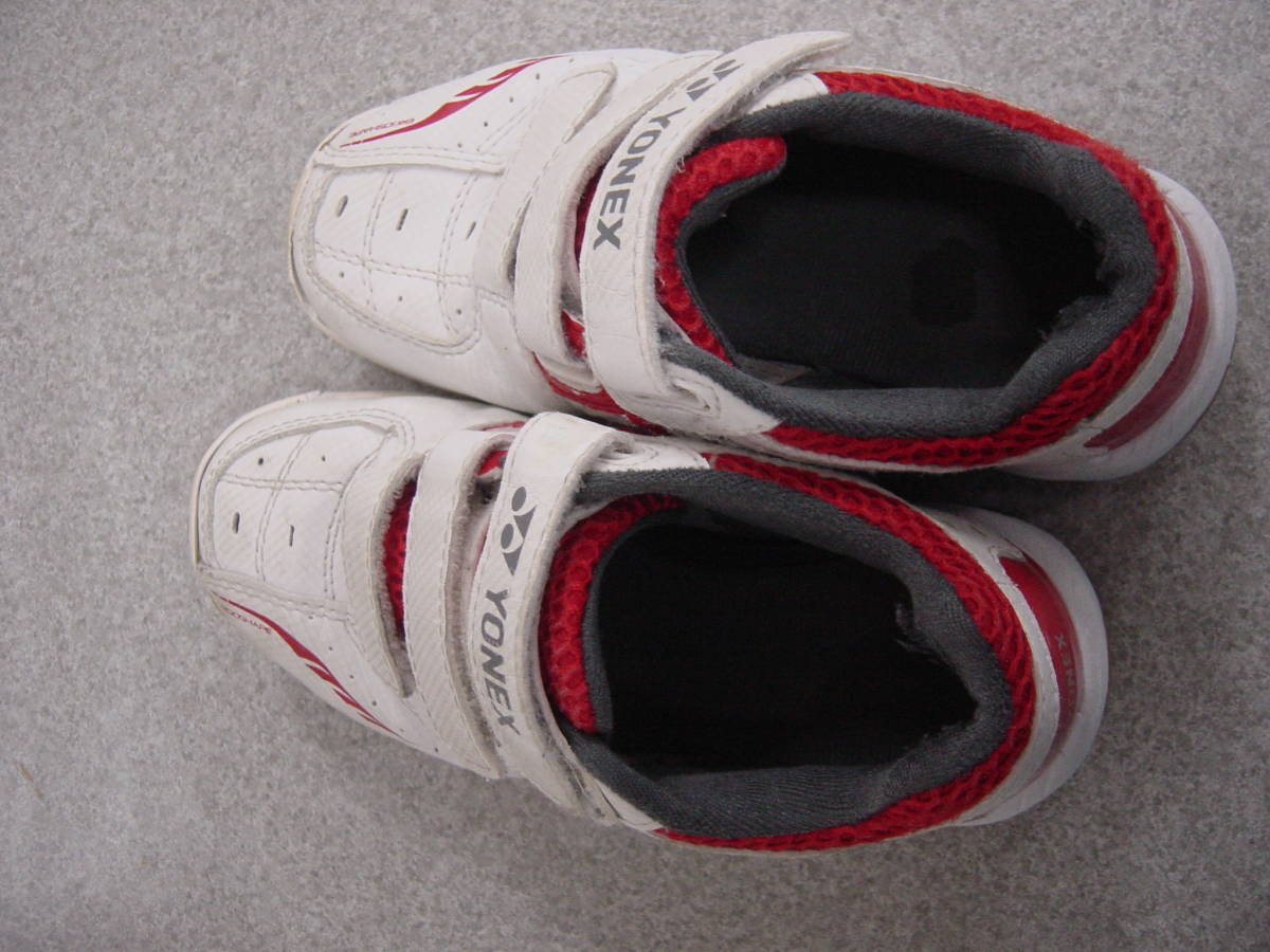 YONEX badminton shoes Junior 18.