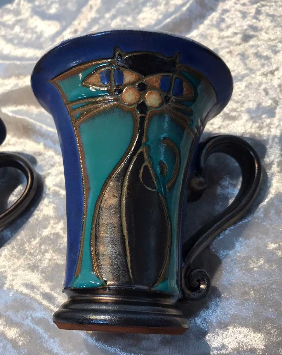 【陶磁器】ネコのデザインのマグカップ2個セット ブルガリア ディスプレイ用品 インテリア用品 骨董品 アンティーク_画像3