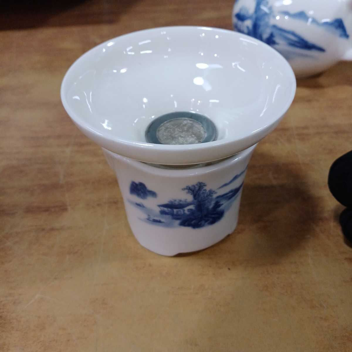 EM685 中国古美術 青花山水紋瓷枕・染付山水文瓷枕 幅鏤空双金銭 EM685 中国古美術 青花山水紋瓷枕・染付山水文瓷枕 幅鏤空双金銭