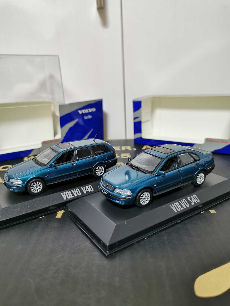 ボルボ　S40 V40 2台セット　ミニチャンプス製　ディーラーモデル2台　絶版品　未展示品1/43ミニカー セダン&ワゴン_画像2