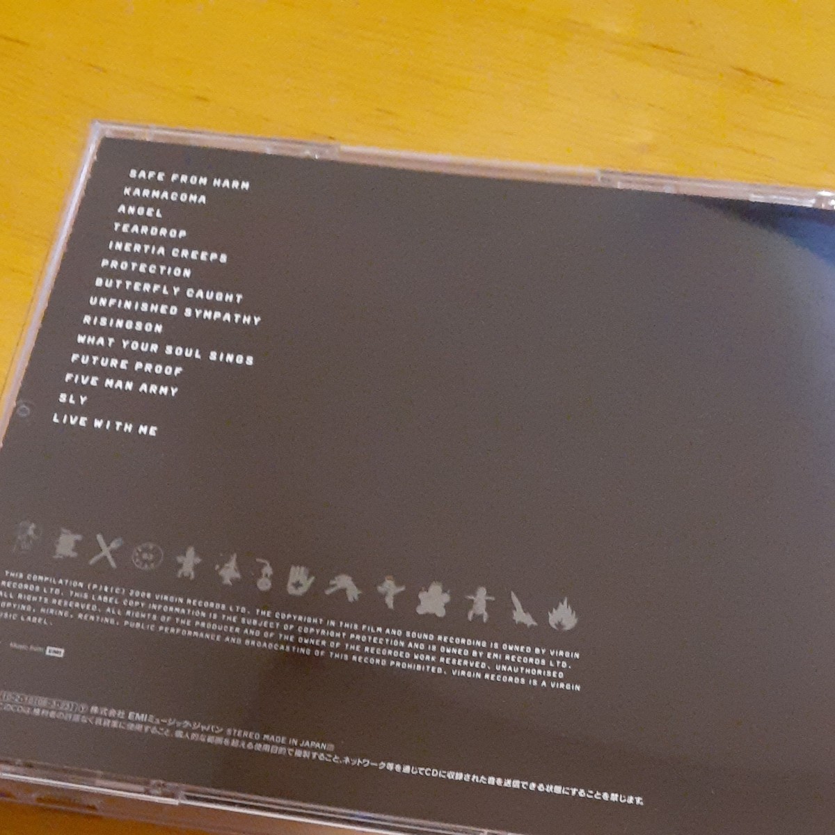 マッシヴ・アタック　Massive Attack Collected
