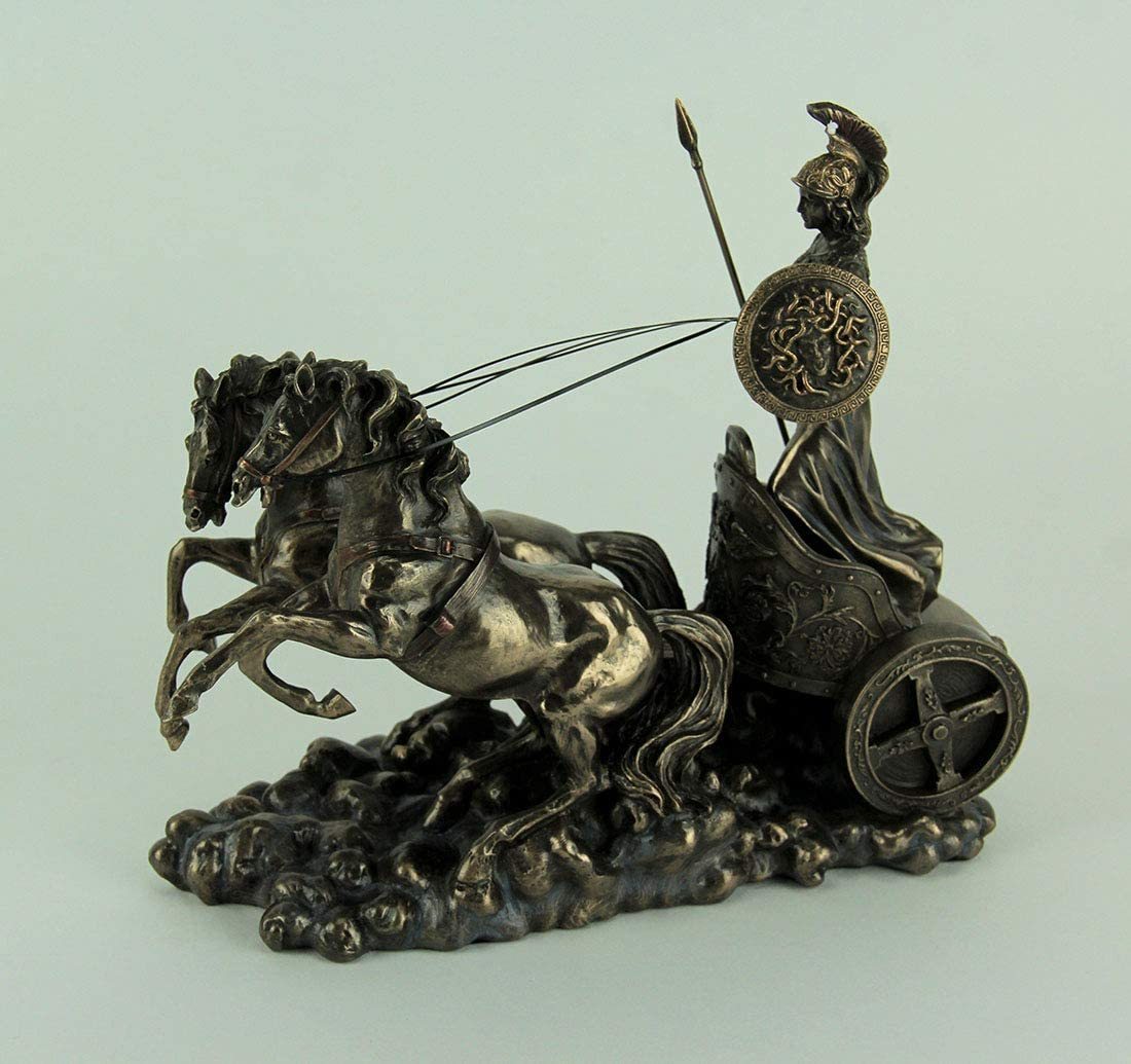 槍と盾を持って、チャリオット（戦闘馬車）に乗った古代ギリシャの女神