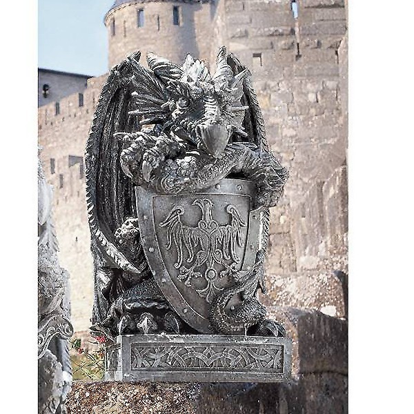 シールド（盾）を持ったアーサー王のドラゴン彫像 円卓の騎士 英雄譚 スコットランド ハイランド地方(輸入品