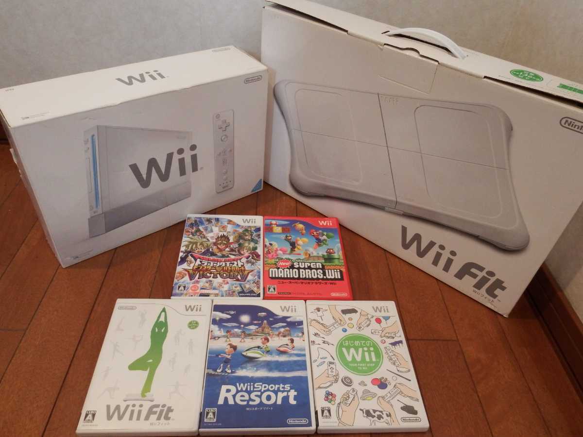 Wii 本体セットシロ+ バランスボード+ ソフト5本 フィット リゾート マリオ ドラクエ はじめて【動作確認済】リモコン ヌンチャク付