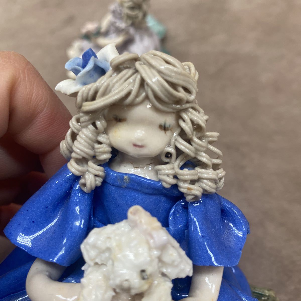 可愛い 小さな ロマンドール 2点 陶芸磁気粘土 女の子 置物 飾り