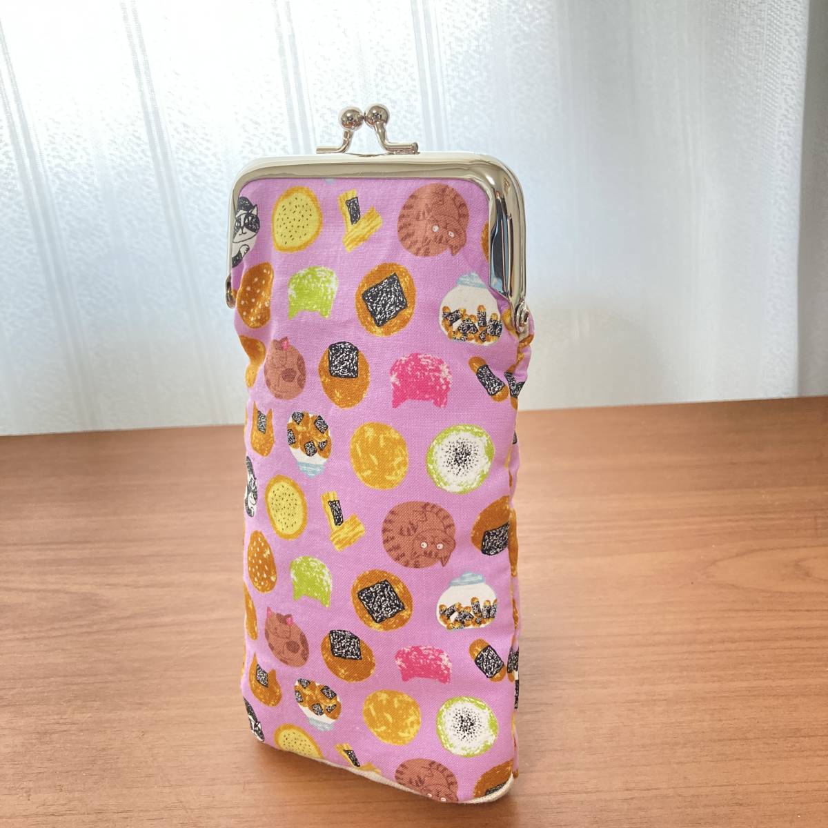 《ハンドメイド》がま口ポーチ　スマホケース　メガネ_キルト芯入りでふんわり