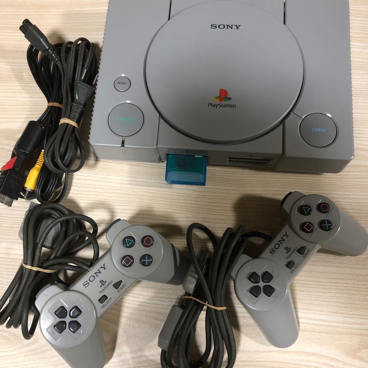 PlayStation  本体一式  メモリーカード付き PlayStation用ソフト  (欠品  説明書  箱)