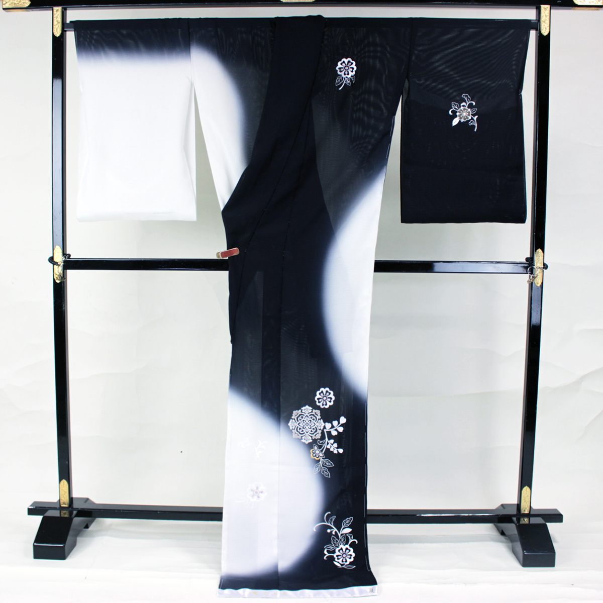 AB9195夏物誂仕立付訪問着モノトーン唐草刺繍 AB9195夏物誂仕立付訪問着モノトーン唐草刺繍
