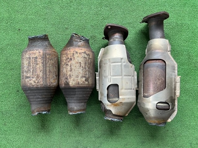 レクサス ハイブリッド LS600hL UVF46 触媒 4個セット キャタライザー