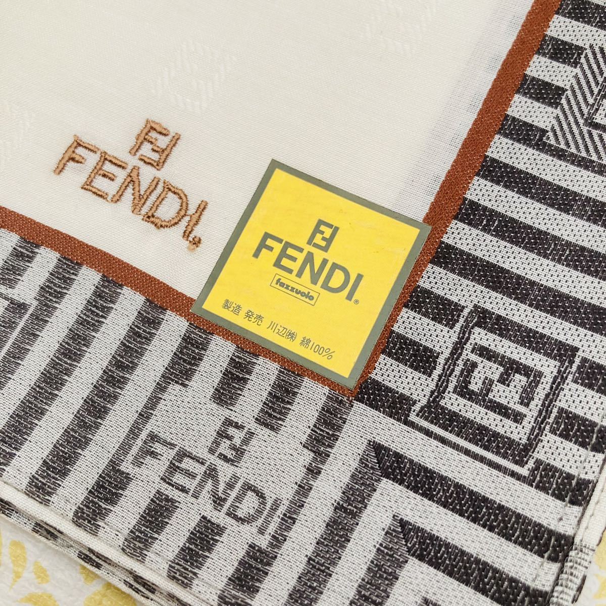 【レア柄】新品/FENDI/ハンカチ/正規品/フェンディ/未使用/即決/ズッカ柄/匿名発送/スカーフ/レディース/女性用/婦人/綿100%/白/メンズ_画像2