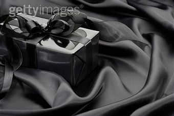 【本物シルク】シルク サテン 100％ 枕カバー M サイズ 45cm×65cm ブラック 日本製 ファスナー式 　限定数量_画像3