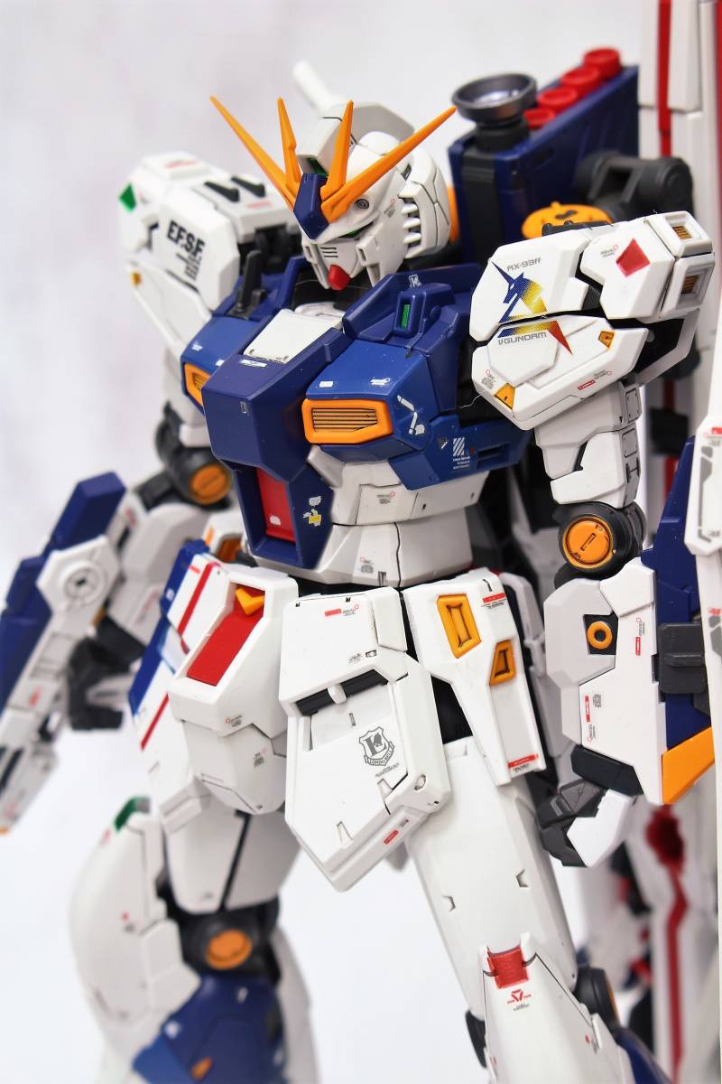 ガンプラ 全塗装完成品 RG RX-93 νガンダム-