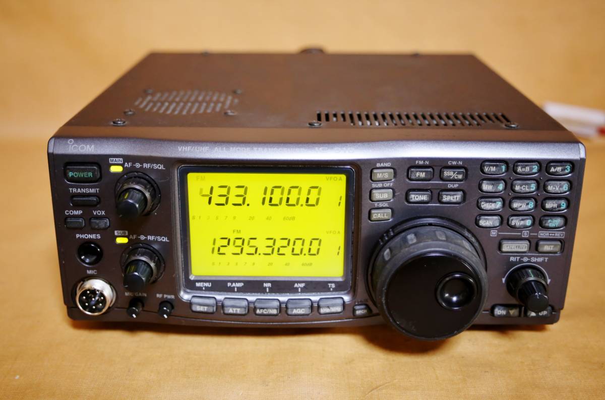 アイコム　IC-910D　144/430/1200MHz　50W　無線機　UX-910 / MB-23　_画像1