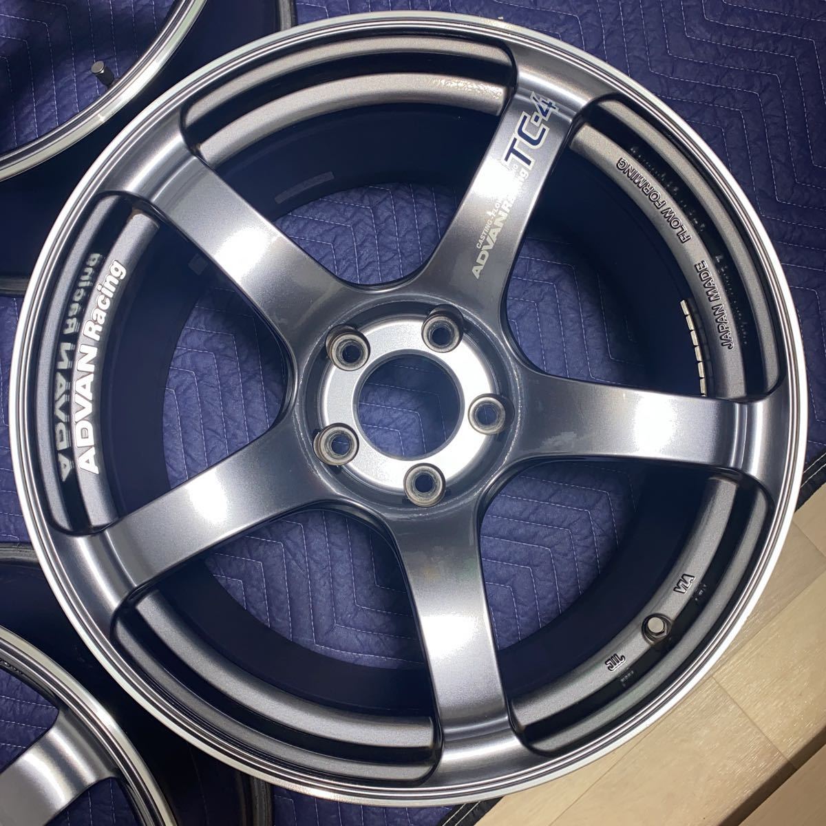 ADVAN TC-4 18インチ 9.5J +45 4本 ADVAN TC-4 18インチ 9.5J +45 4本