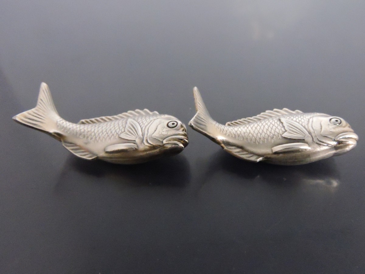 銀製 シルバー 箸置き 魚 鯛モチーフ 2点 ペアセット_画像2