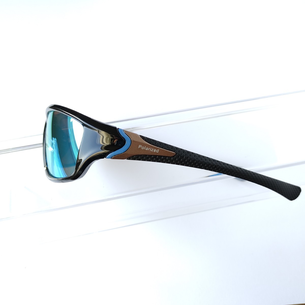 アウトドアのマストアイテム　ミラータイプ　紫外線カット偏光スポーツサングラス　ダークブルー 