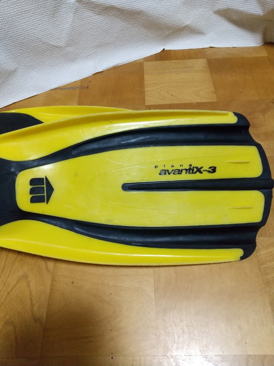 中古品/一流ブランドmares/スキューバダイビング/アバンテイック3/フィン