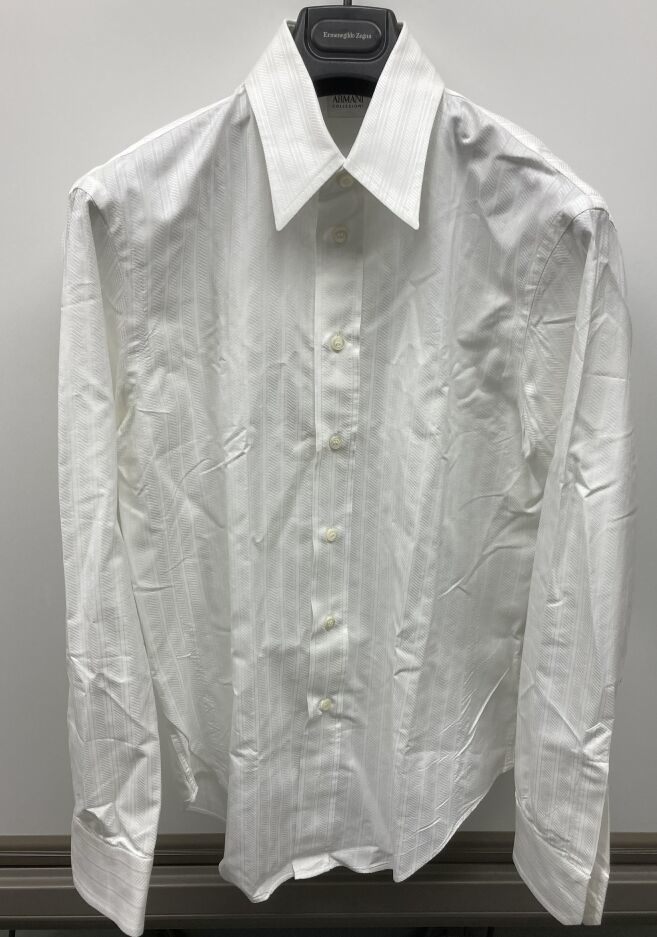 【人気商品】 ARMANI COLLEZIONIの最高級ドレスシャツ未使用定価25000アルマーニコレッツィオーニ 長袖シャツ