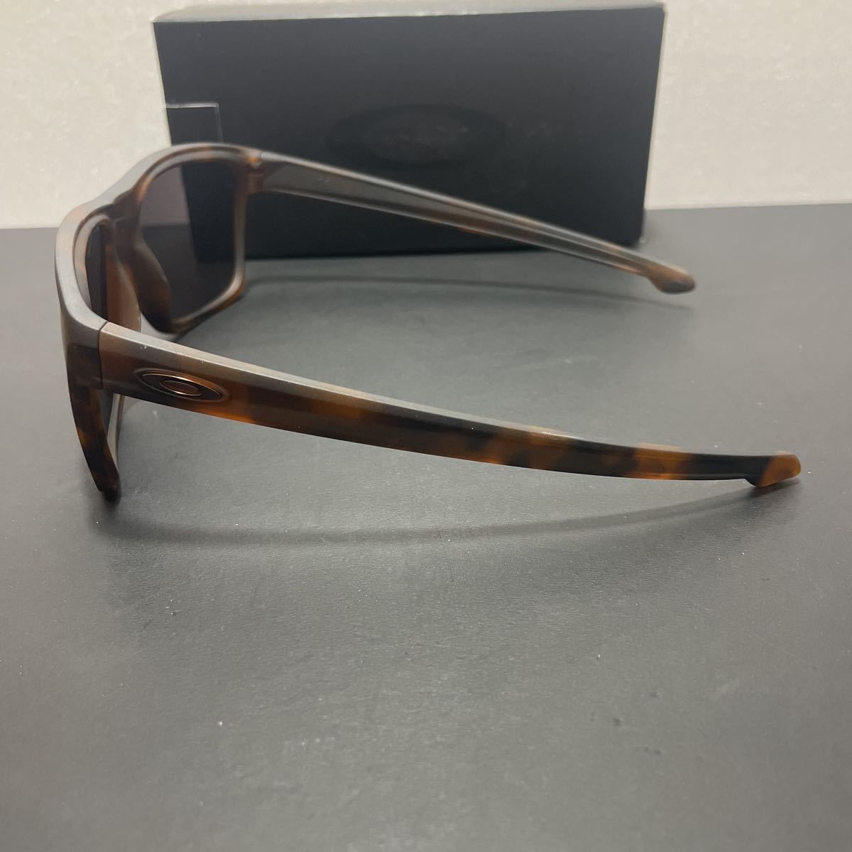 1円スタート売切り！ 新品未使用 OAKLEYオークリー SLIVER XL シルバーXL サングラス マット ブラウン ブラック ベッコウ _画像4