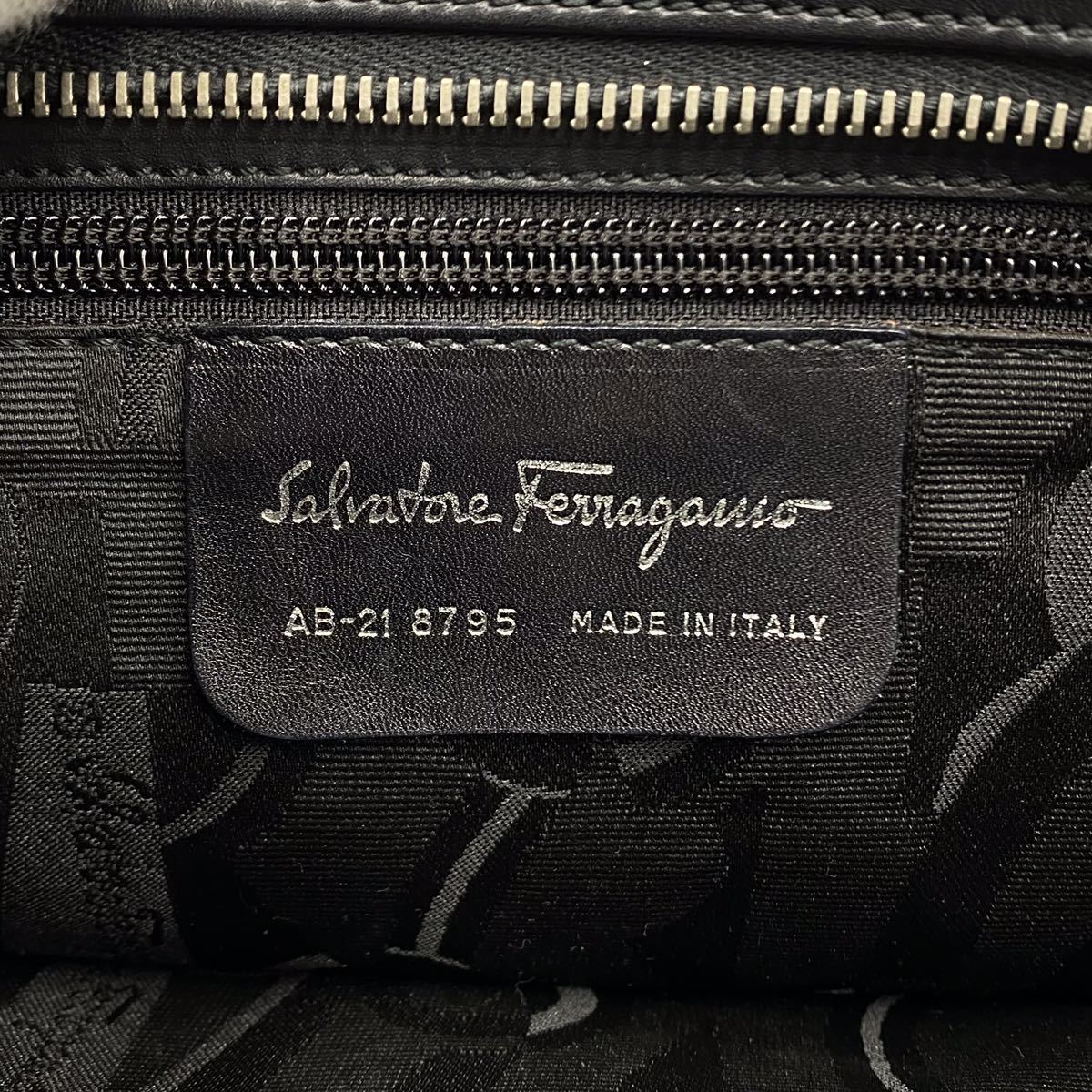 1円～極美品 Salvatore Ferragamo フェラガモ メンズ ワンショルダーバッグ ハンド トート ビジネス 肩掛け レザー 本革 ガンチーニ ロゴ_画像10