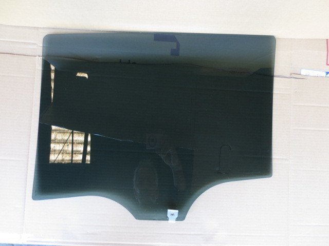 プレマシー CREW 右スライドドアガラス 運転席側 ガラス M3Q8 プライバシー 後 純正 18179伊T_画像3