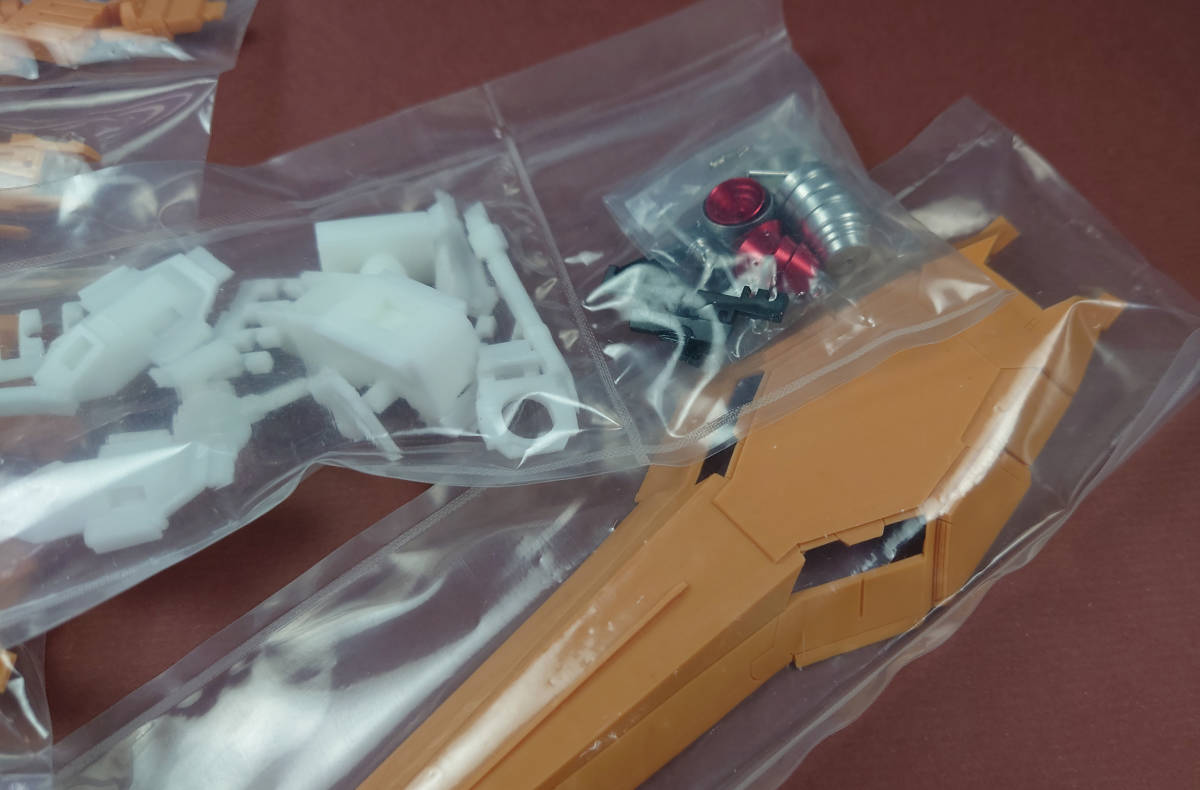1/100 νガンダム (Hi-νガンダムVer.KA用改造パーツ) 未塗装未組立 1/100 νガンダム (Hi-νガンダムVer.KA用改造パーツ) 未塗装未組立