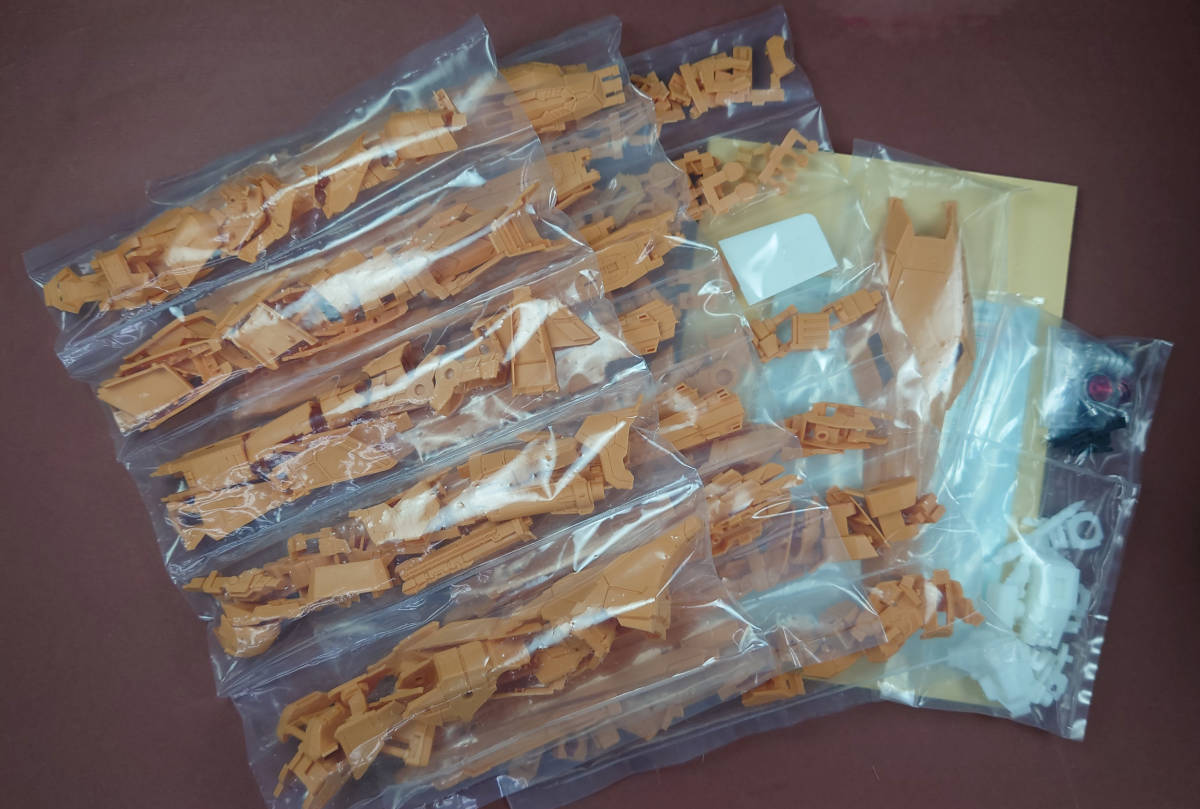 1/100 νガンダム (Hi-νガンダムVer.KA用改造パーツ) 未塗装未組立 1/100 νガンダム (Hi-νガンダムVer.KA用改造パーツ) 未塗装未組立