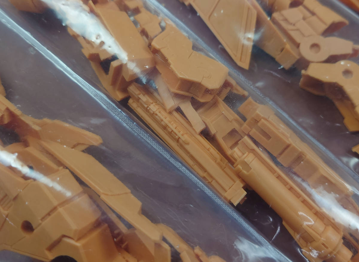 1/100 νガンダム (Hi-νガンダムVer.KA用改造パーツ) 未塗装未組立 1/100 νガンダム (Hi-νガンダムVer.KA用改造パーツ) 未塗装未組立