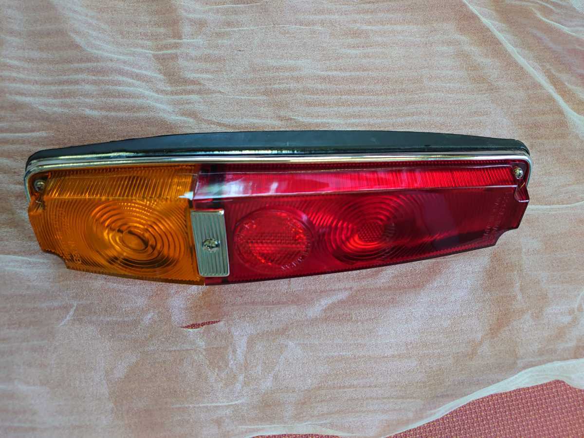  Mitsubishi Jeep tail lamp old car tail light Mitsubishi Jeep rear tail lamp ( one side ) new goods unused storage goods Mitsubishi Jeep parts Mitsubishi automobile parts 