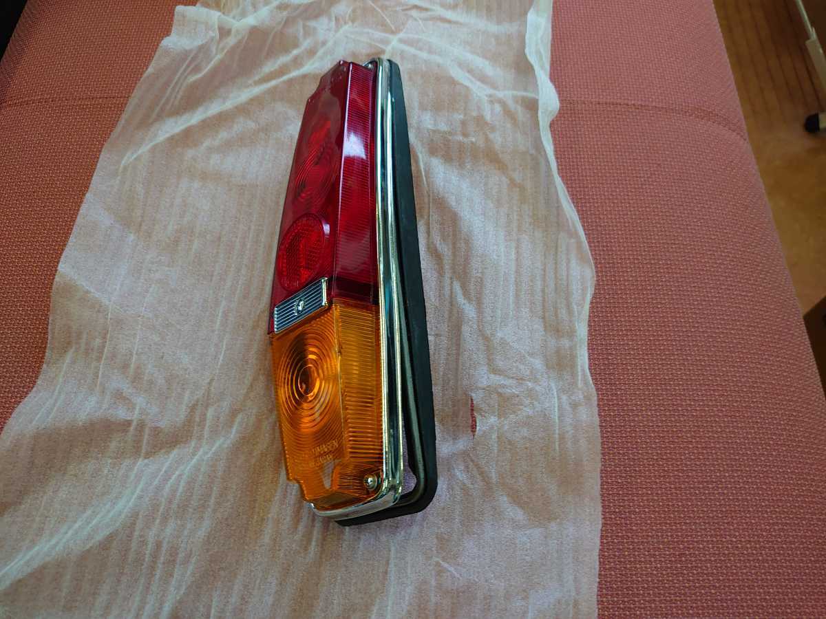  Mitsubishi Jeep tail lamp old car tail light Mitsubishi Jeep rear tail lamp ( one side ) new goods unused storage goods Mitsubishi Jeep parts Mitsubishi automobile parts 