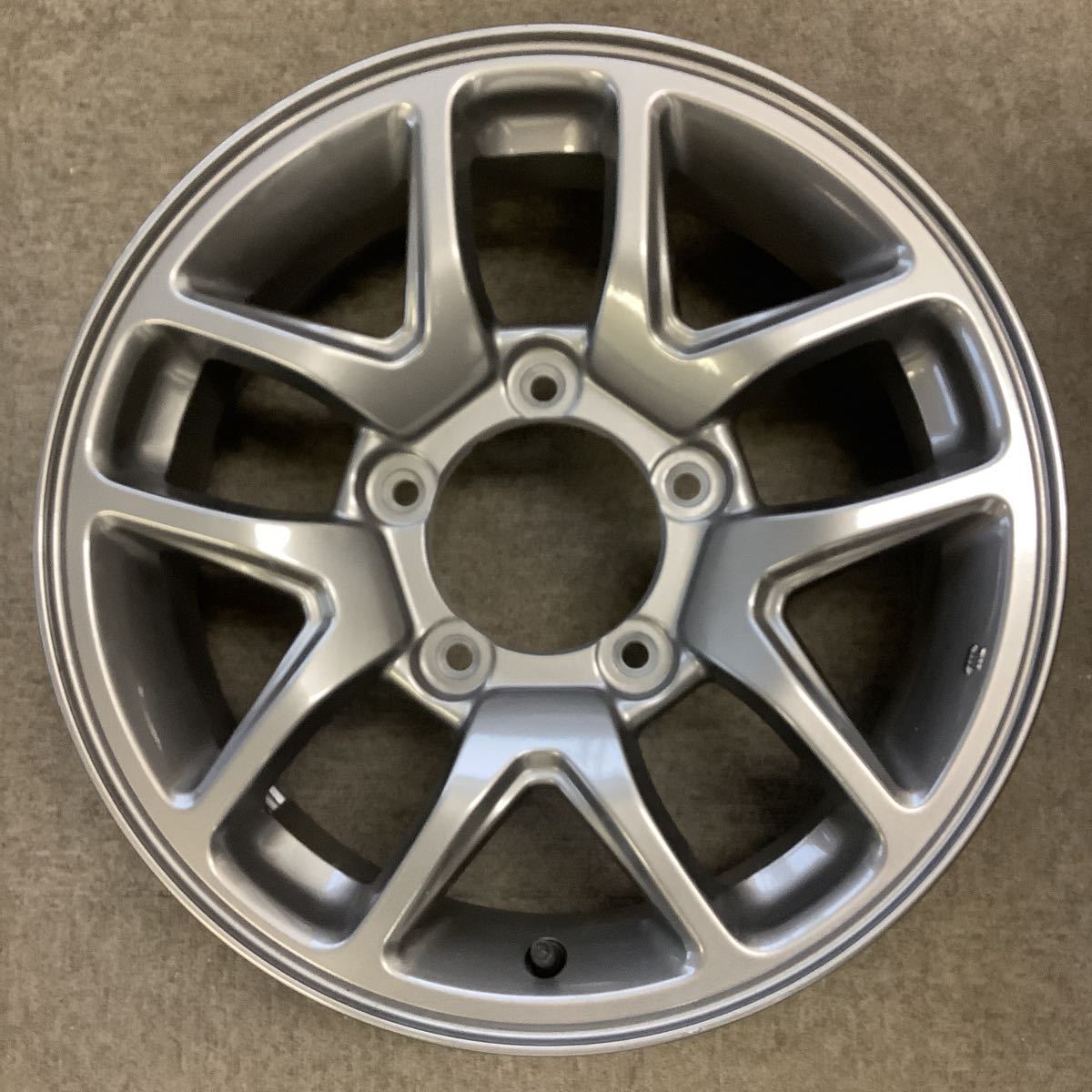 スズキ ジムニー 純正 16インチ 5.5J +22 139.7