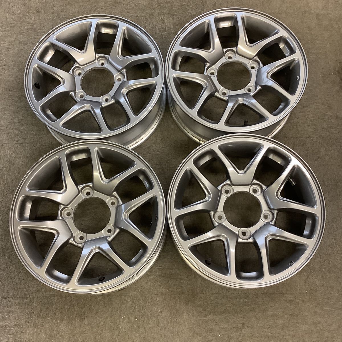 スズキ ジムニー 純正 16インチ 5.5J +22 139.7