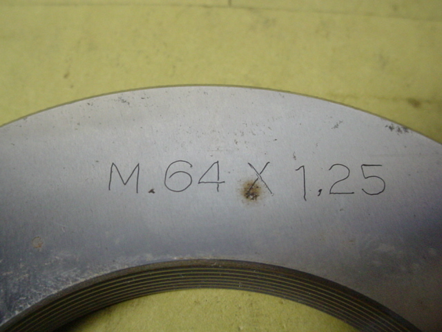 ミリサイズ　標準ネジゲージタイプの　リングゲージ　中古品　M64*1.25_画像4