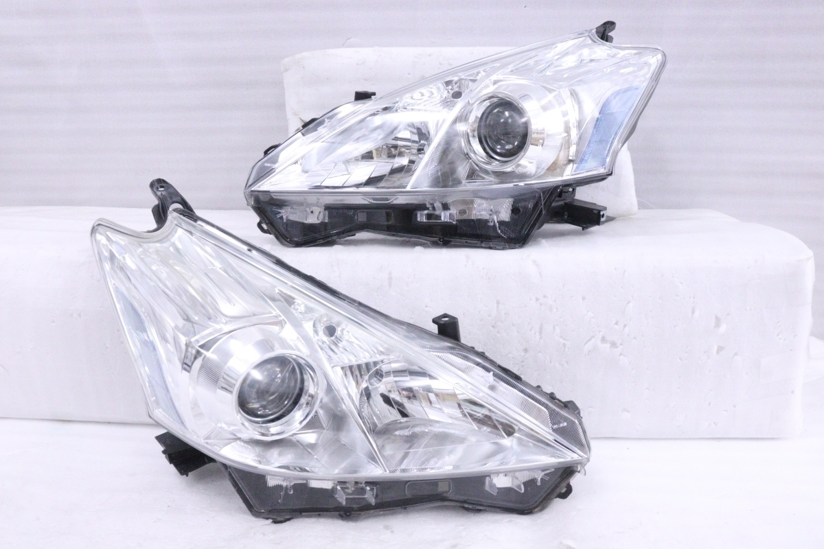 24-2770☆前期 ハロゲン ZVW40W プリウスα☆左右ヘッドライト KOITO 47
