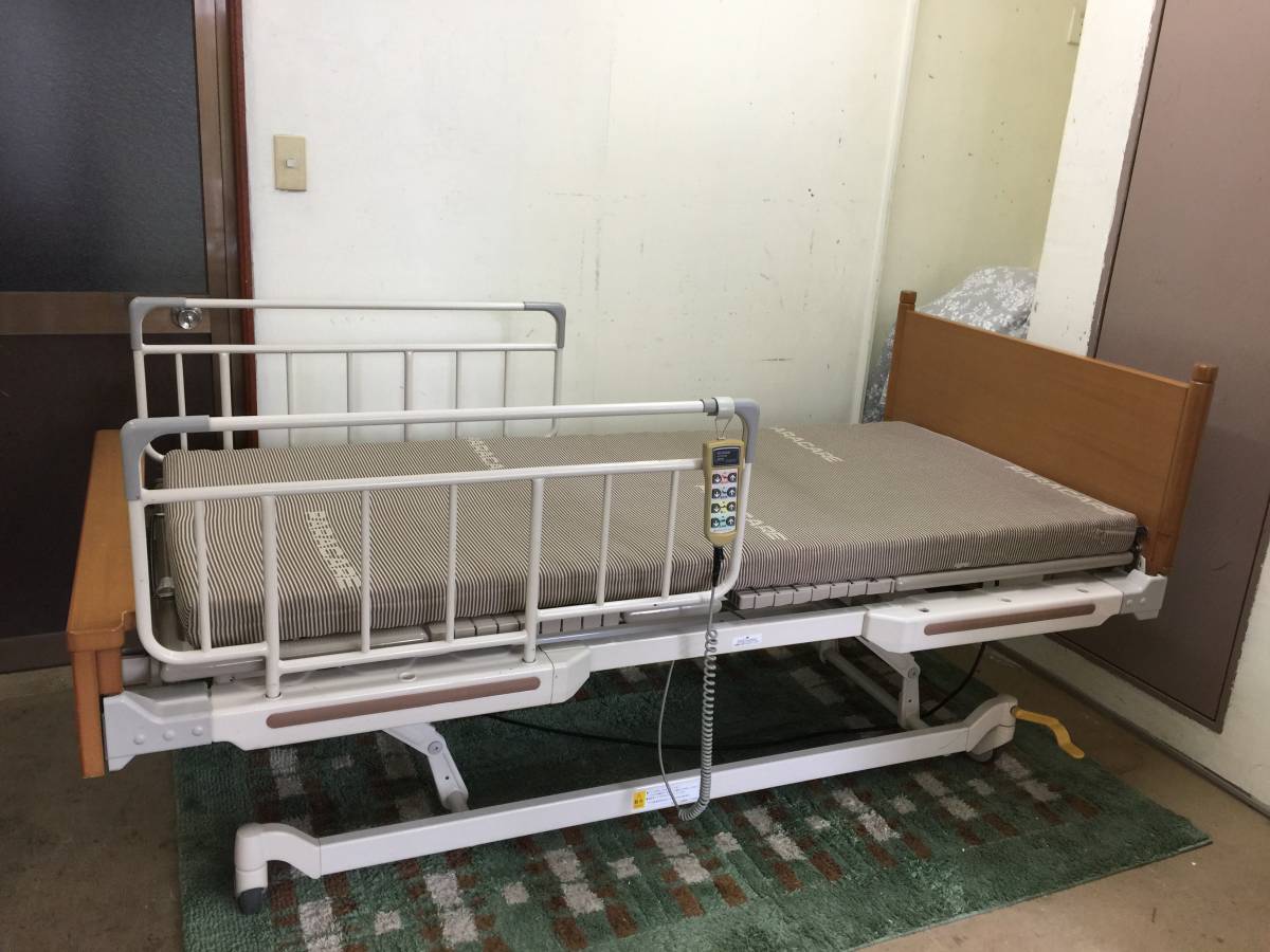 完動品】 パラマウントベッド 3モーター式 電動ベッド 電動介護ベッド