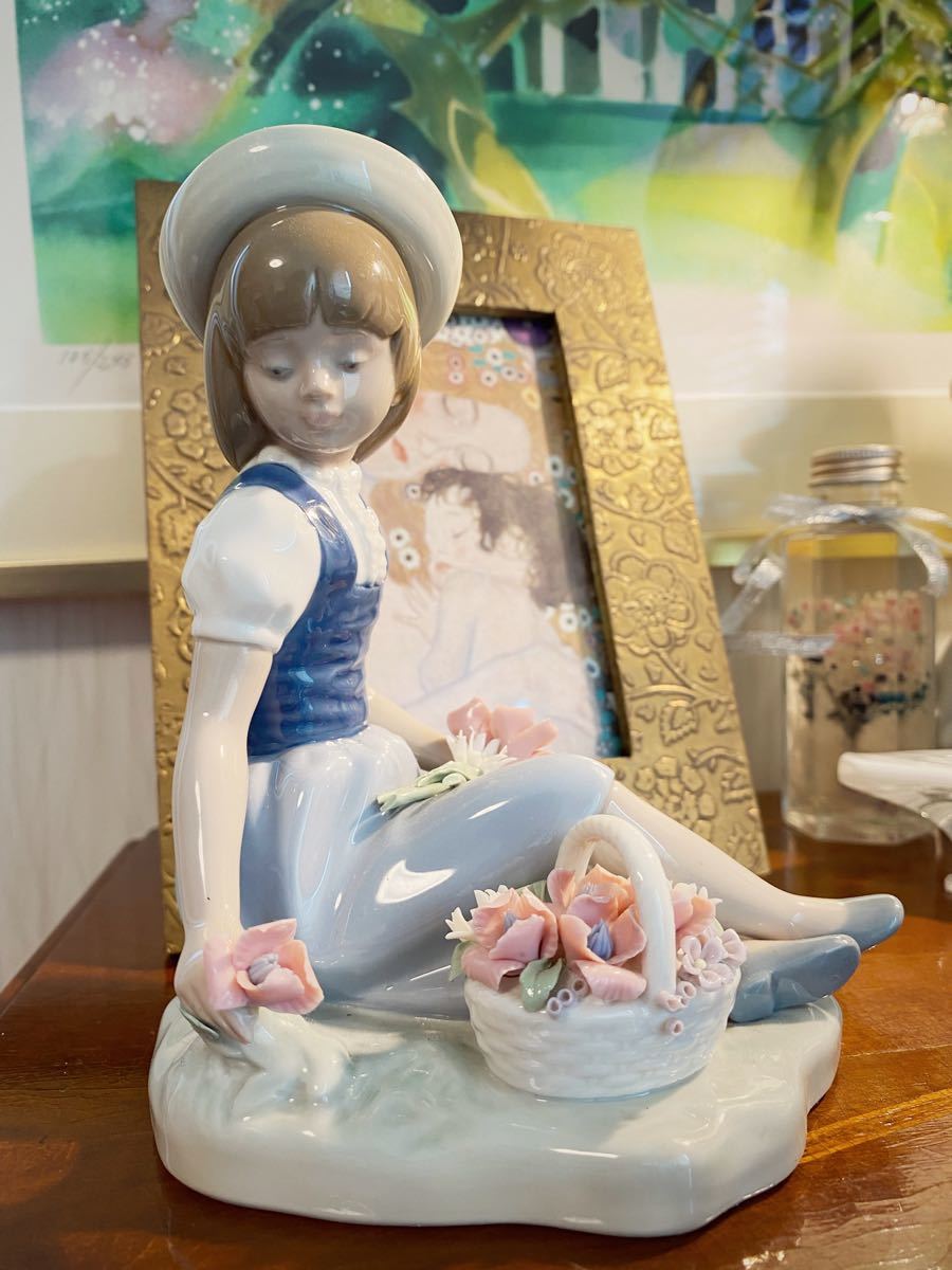 リヤドロ LLADRO 花を摘む少女(花摘み) | alolift.com