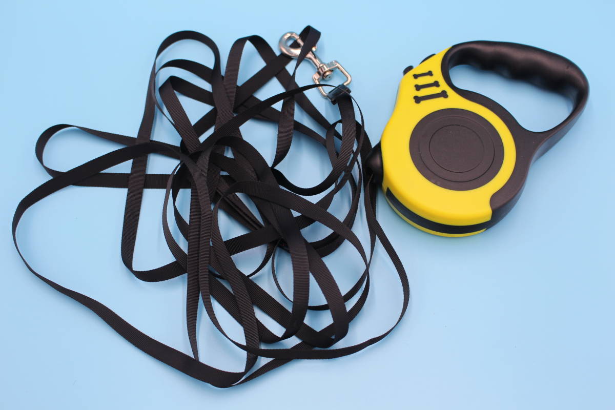 犬用リード　黄色5ｍ自動巻取りロック付きペット小中型犬猫用牽引ロープ