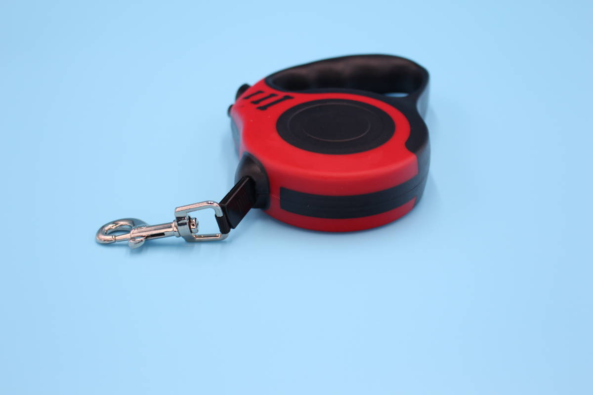 犬用リード　赤色5ｍ自動巻取りロック付きペット小中型犬猫用牽引ロープ
