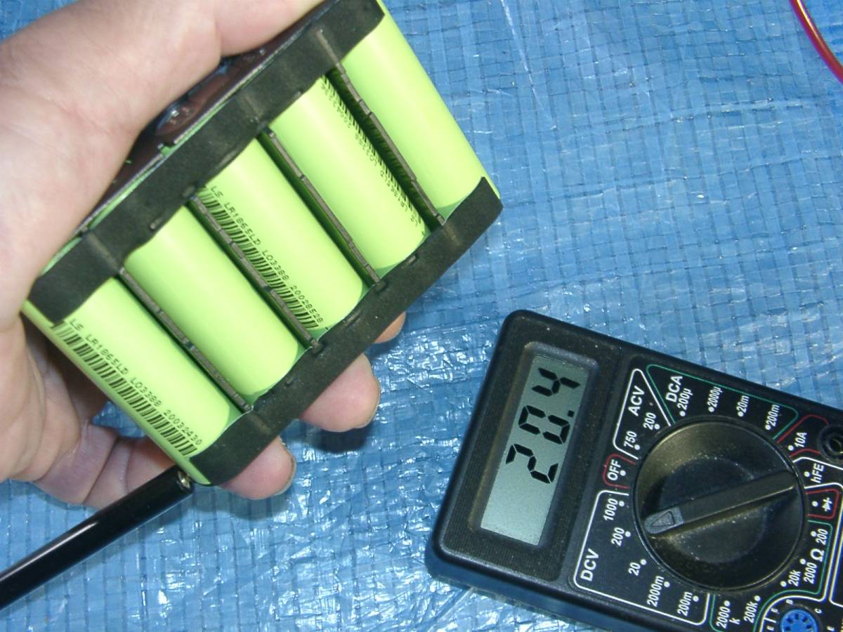 即決、未使用　18650　リチウムイオン充電池　電池タブ付き5本パック　充電池 3,7v　実測2500mAh ・　_画像4