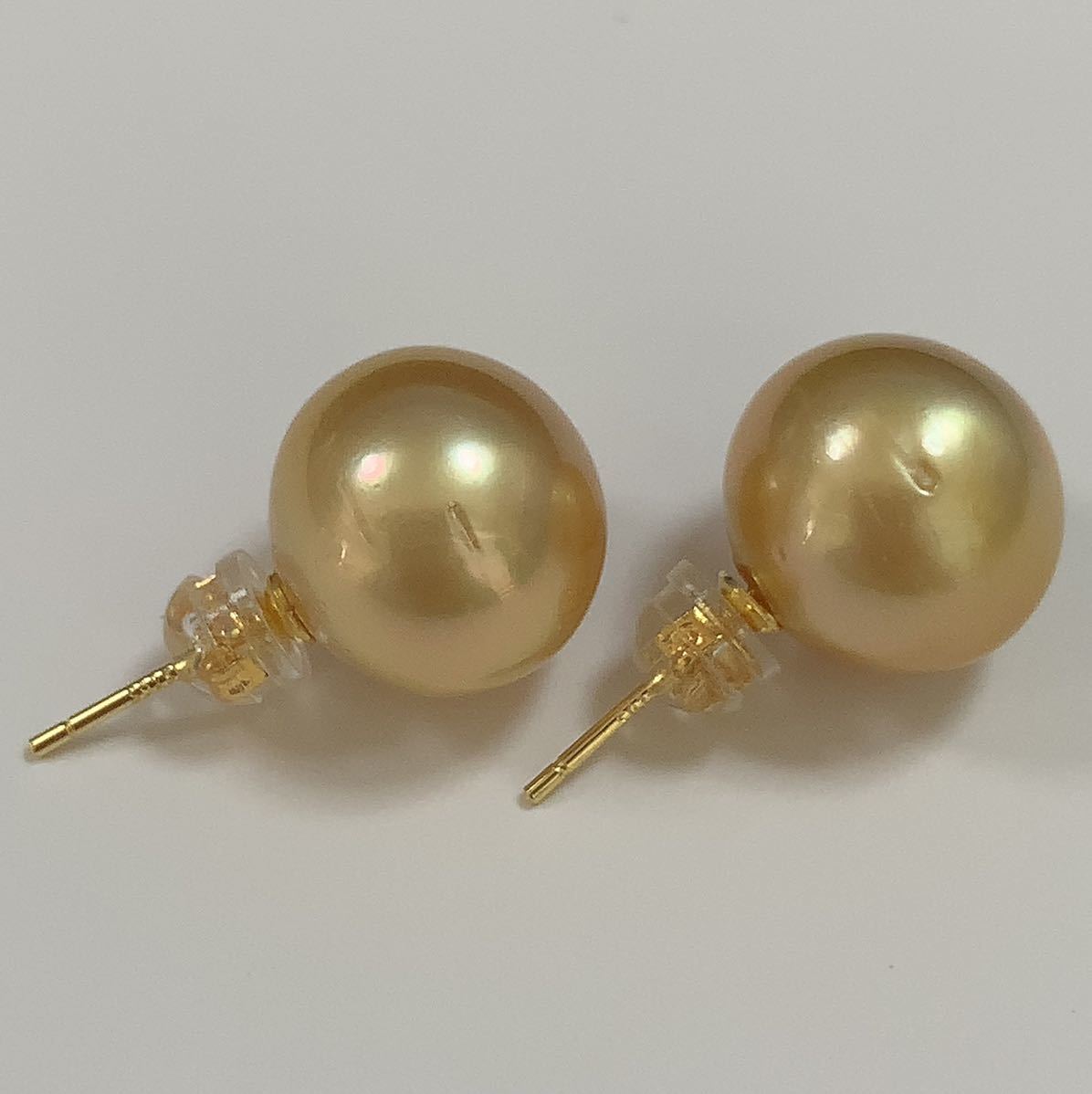  south . White Butterfly pearl earrings large sphere book@ pearl Gold natural color 