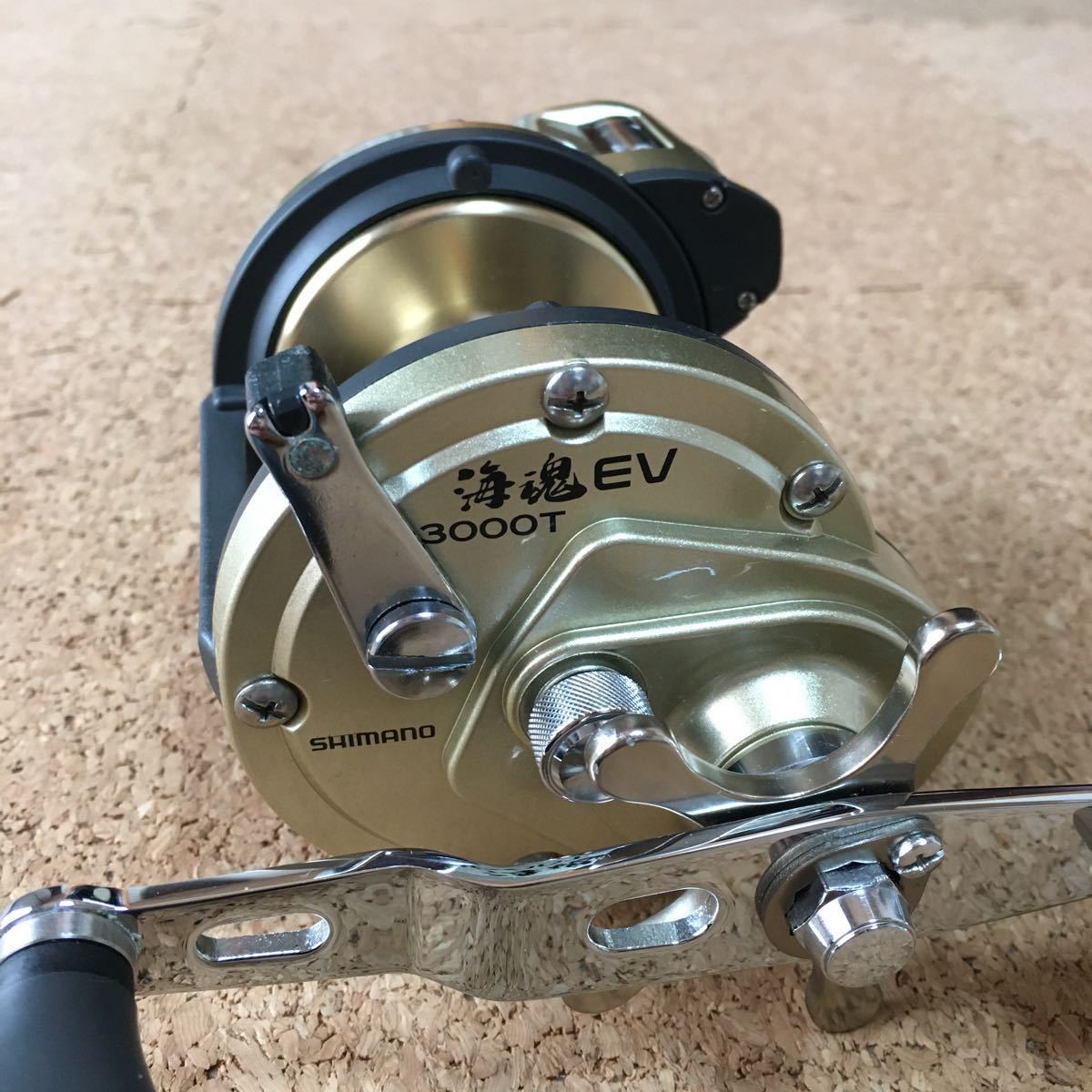 シマノ 海魂EV 3000T 美品 右巻き 底物 石鯛 イシダイ クチジロ シマノ 海魂EV 3000T 美品 右巻き 底物 石鯛 イシダイ クチジロ