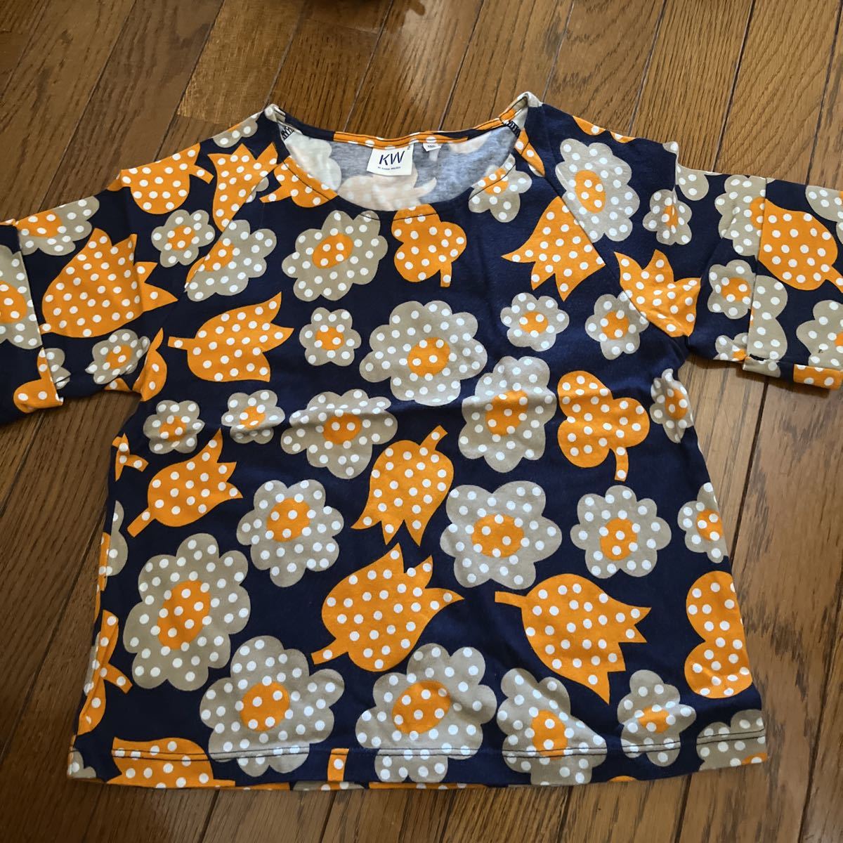 完売karen walker × UNIQLO カレンウォーカー ユニクロ 花柄 ガールズ チュニック トップス リサラーソン 半袖Tシャツ 110-130レア 女の子_画像3