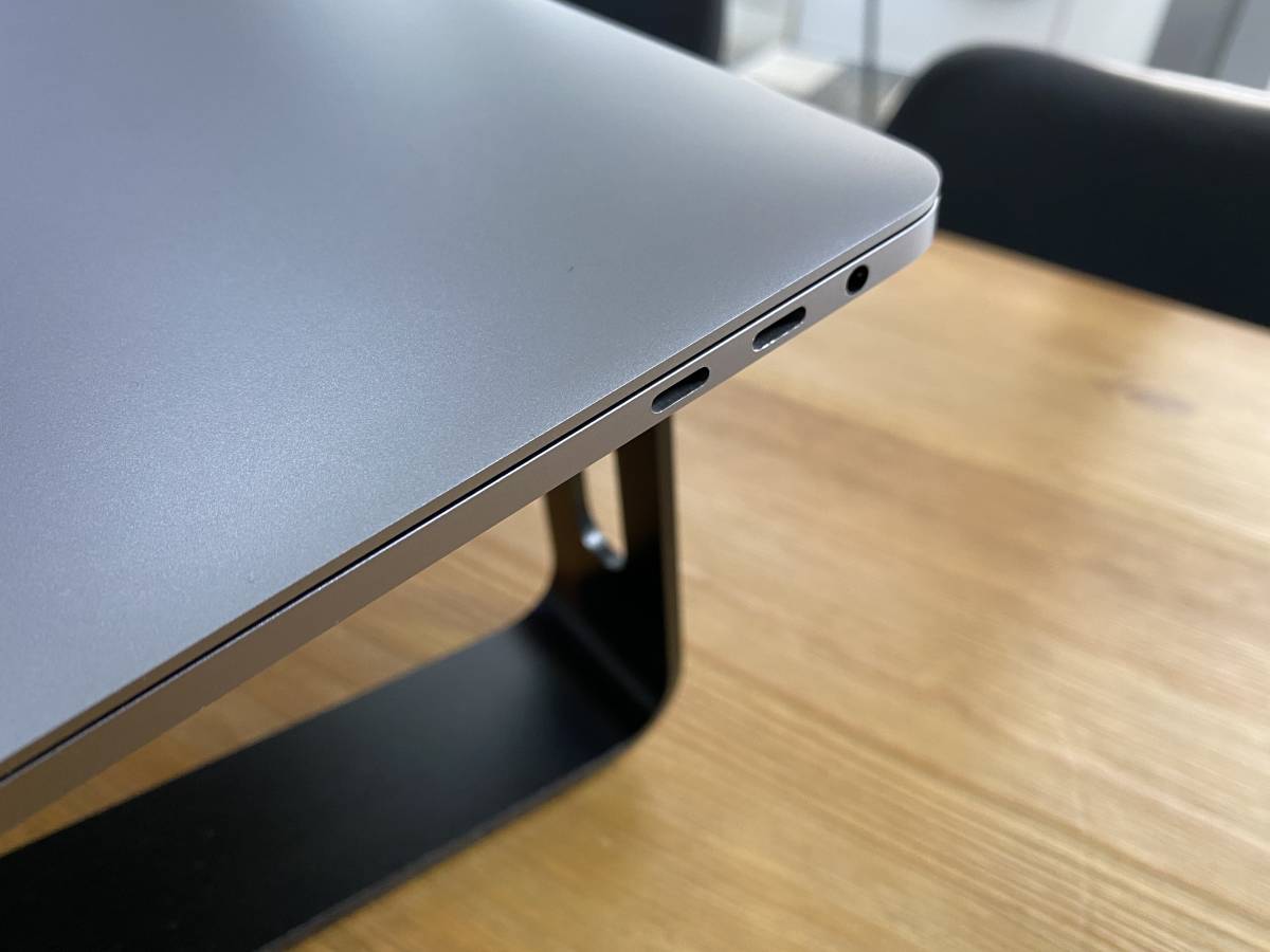 MacBook Pro 15インチ 6コア Intel Core i9 2.9GHz / SSD 1TB / メモリ32GB / Radeon Pro Vega 20 / スペースグレイ_画像5