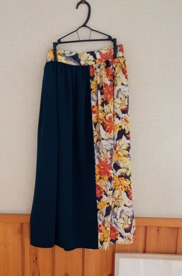 PayPayフリマ｜UNITED TOKYO ユナイテッド トウキョウ ２枚スカートセットアップ 花柄フレアスカートブラックプリーツスカート