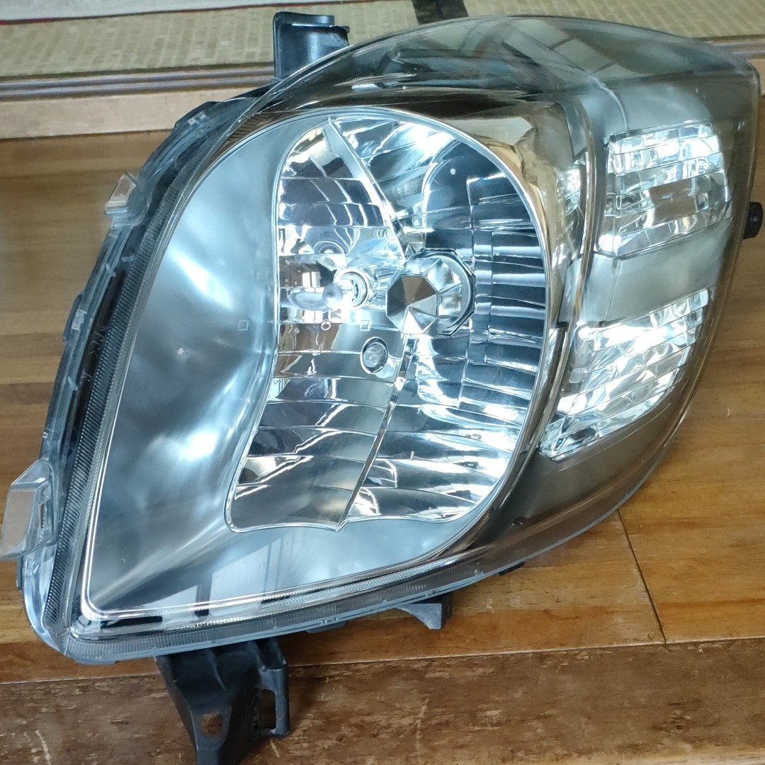 TOYOTA NCP91ヴィッツRS前期純正 HIDヘッドライト 【ICHIKOH 52 TOYOTA NCP91ヴィッツRS前期純正 HIDヘッドライト 【ICHIKOH 52