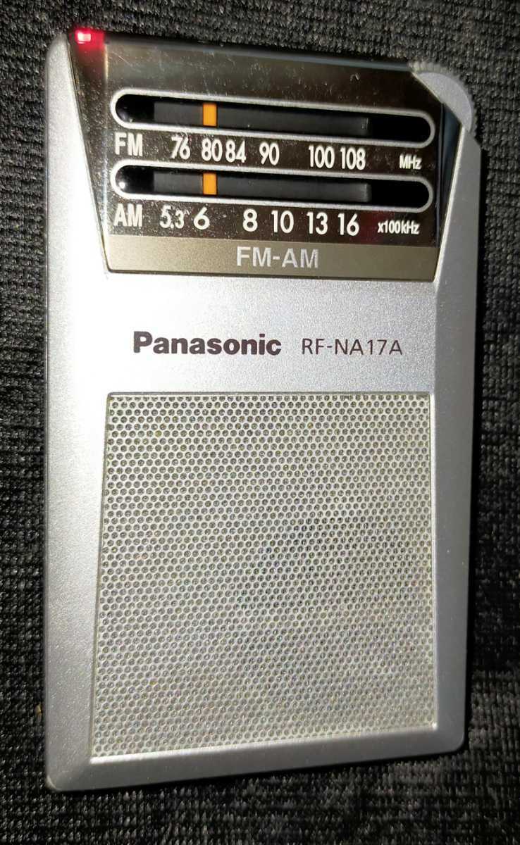 RF-NA17A Panasonic 美品 受信確認済 完動品 在庫限り ポケットラジオ 名刺サイズ AM FM ワイドFM 通勤 野球 競馬 防災 登山 001911_画像1